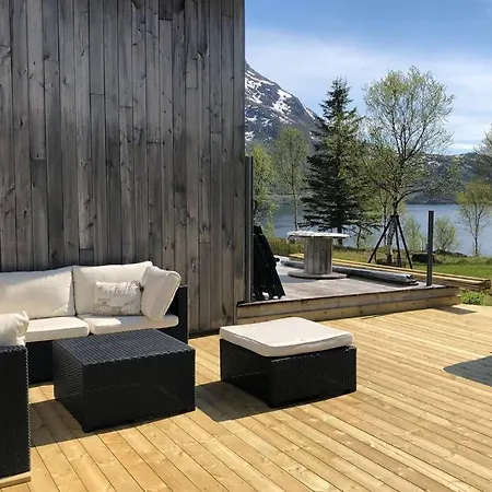 Lofoten Og Vesteralen. Kveldro I Raftsundet