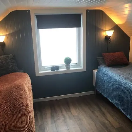 Lofoten Og Vesteralen. Kveldro I Raftsundet * Myrland