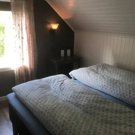 Lofoten Og Vesteralen. Kveldro I Raftsundet *
