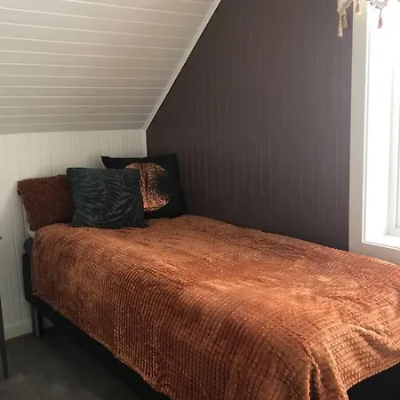 Lofoten Og Vesteralen. Kveldro I Raftsundet Myrland