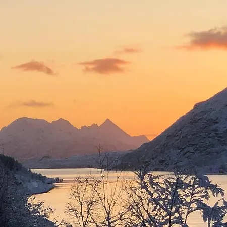 Lofoten Og Vesteralen. Kveldro I Raftsundet Myrland