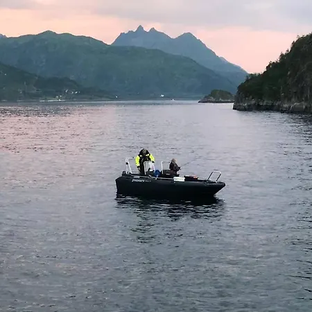 Lofoten Og Vesteralen. Kveldro I Raftsundet