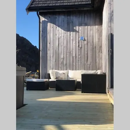Lofoten Og Vesteralen. Kveldro I Raftsundet